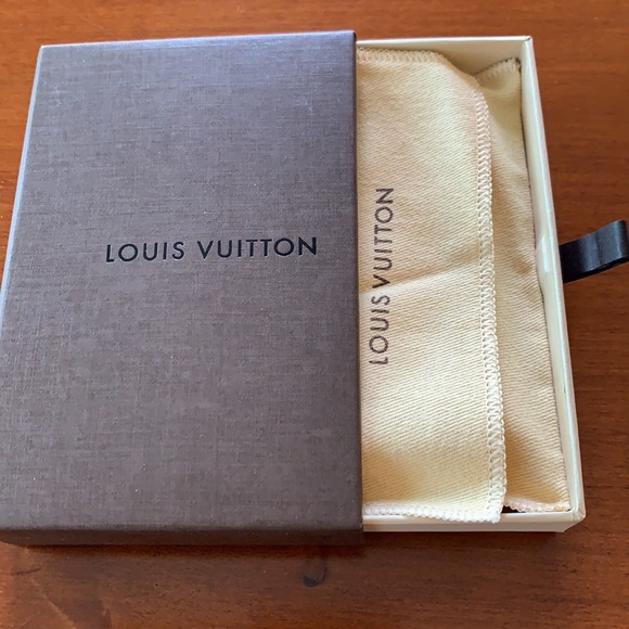 Authentic Louis Vuitton iPhone 5 hard case with original pouch and box and tags - Picture 4 of 12